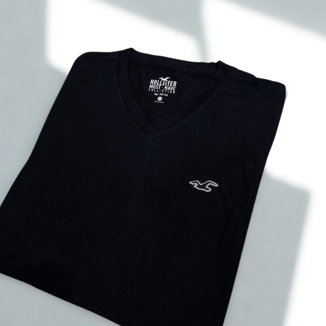 HOLLISTER  V領Logo小標短T