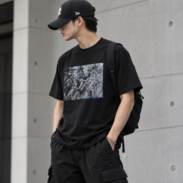 ARC'TERYX 始祖鳥短T  胸前大圖