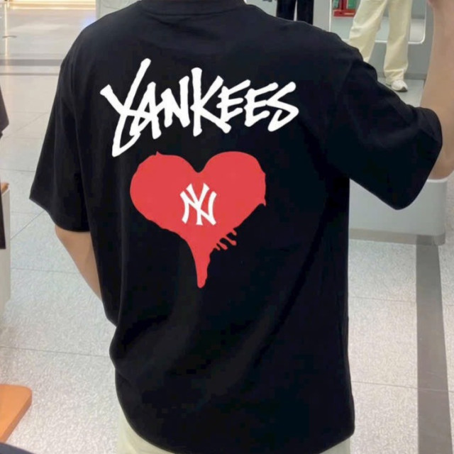 NEW ERA  NY  Yankees 愛心塗鴉短T
