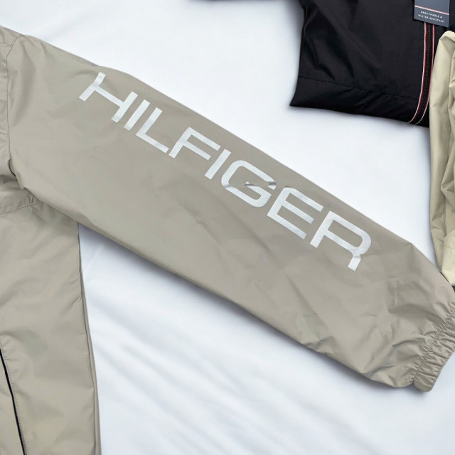Tommy Hilfiger 輕薄風衣外套