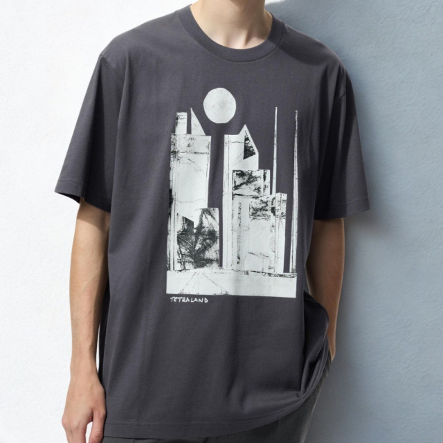 UNIQLO 聯名款短T