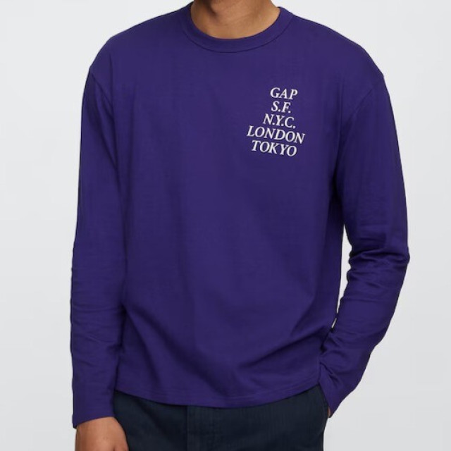 GAP 胸前城市字母薄長T